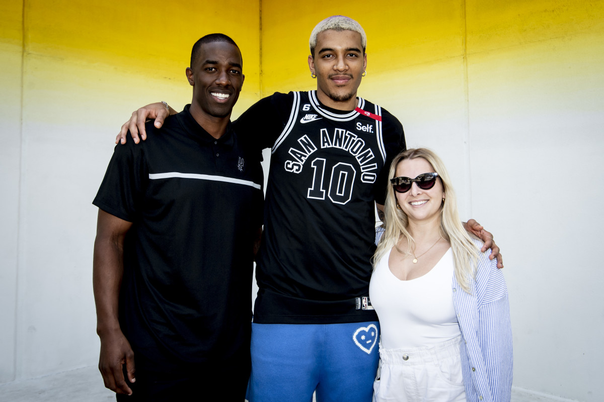 Spurs Sports & Entertainment's Brandon James (left) poses with Spurs rookie forward Jeremy Sochan in front of Josef Kristofoletti’s mural, Tau Ceti, located in Downtown Austin, March 27, 2023.